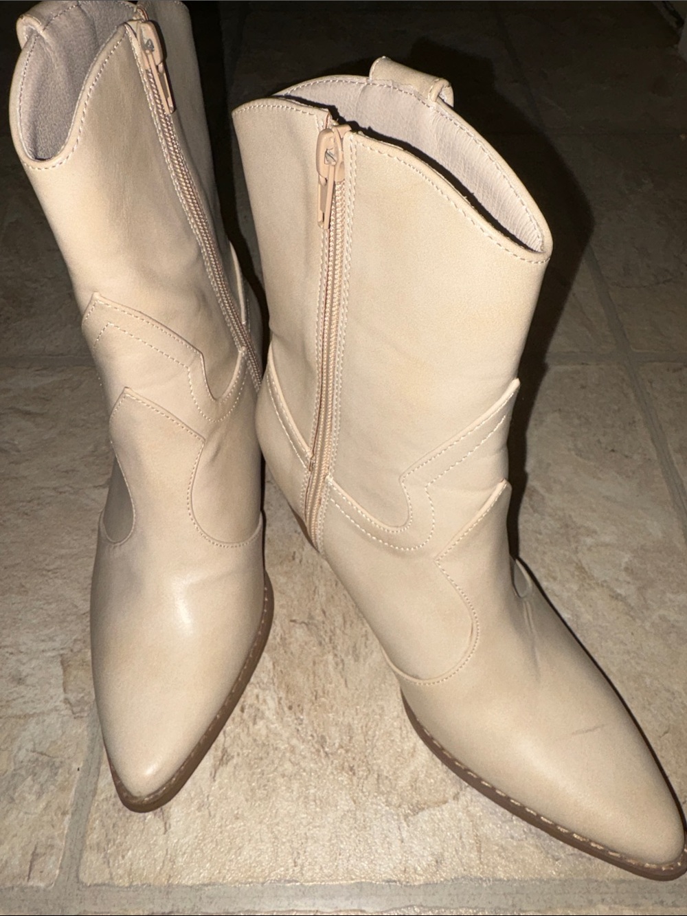Coconuts by Matisse Cream Western Zip Ankle Boots size 6